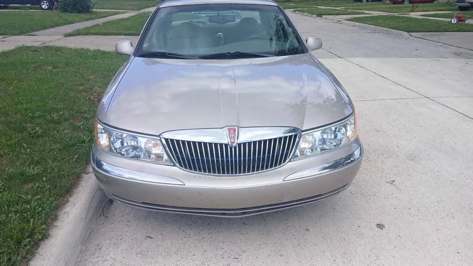 2002 Lincoln Continental 9th Gen - Image 2 of 5
