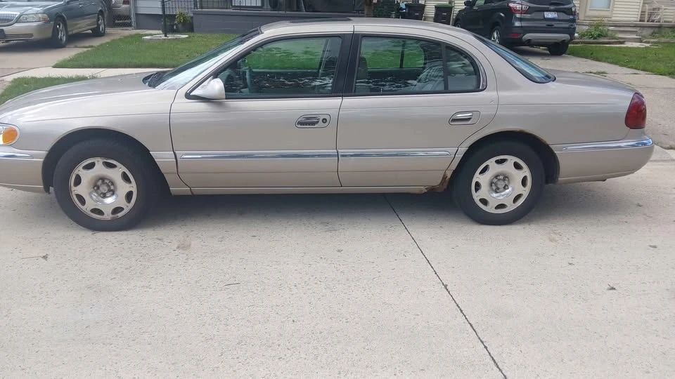 2002 Lincoln Continental 9th Gen - Image 3 of 5