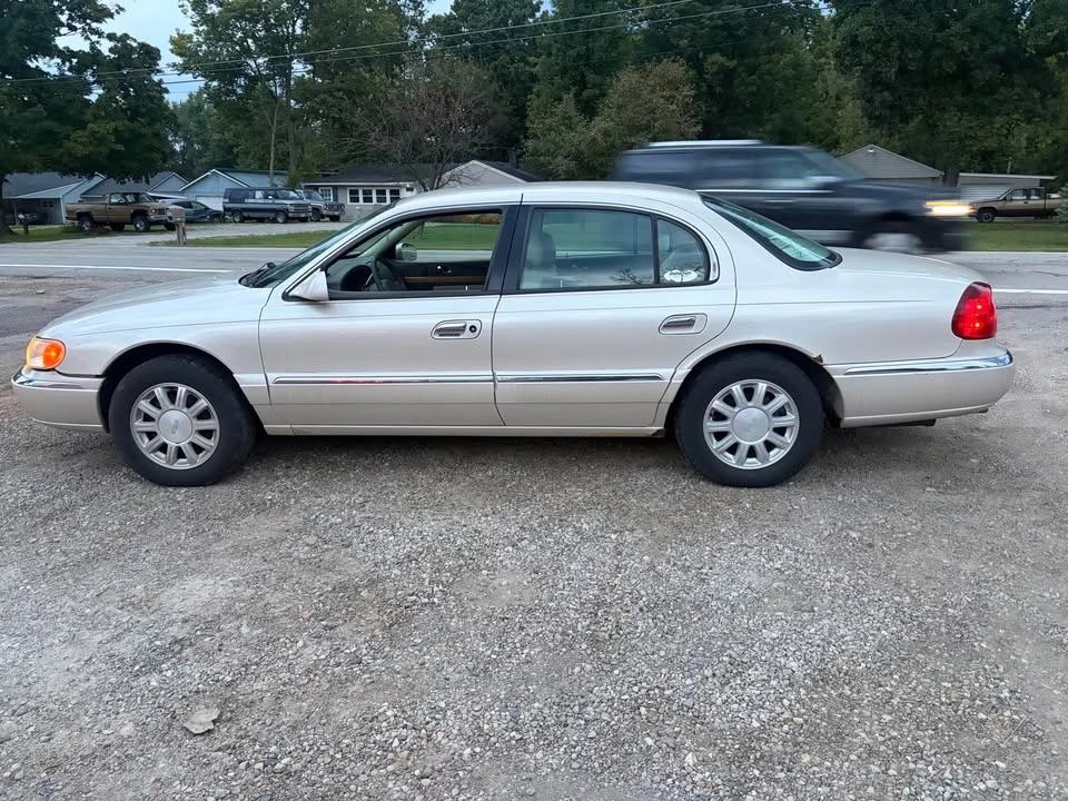 2002 Lincoln Continental 9th Gen - Image 3 of 7
