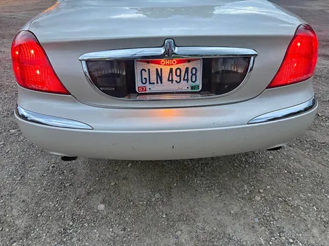 2002 Lincoln Continental Sedan 4D