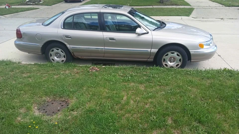 2002 Lincoln Continental 9th Gen - Image 4 of 5