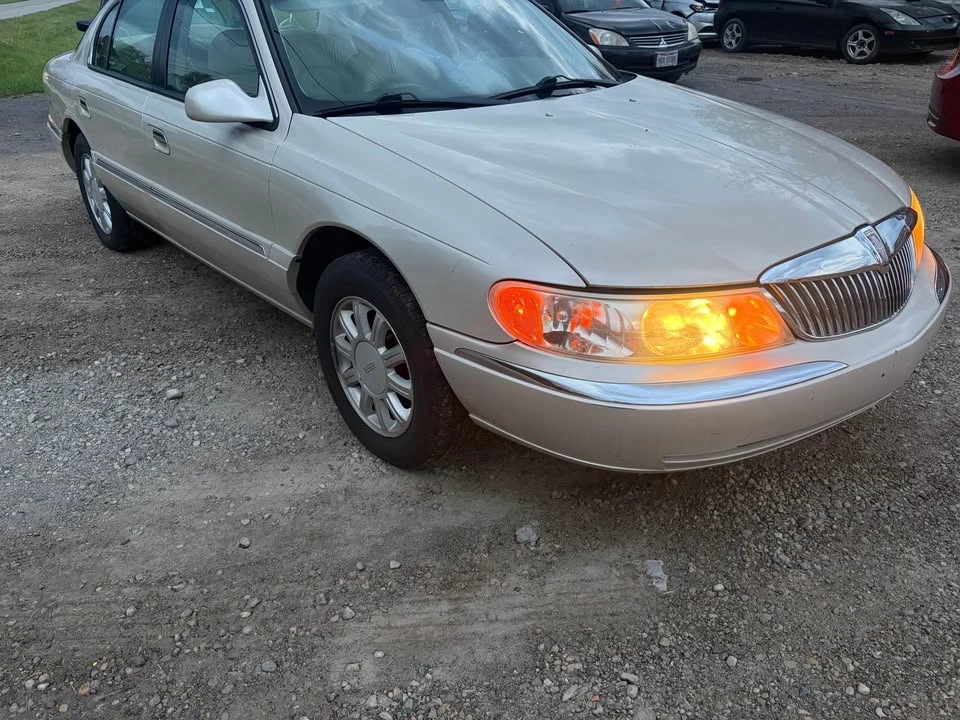 2002 Lincoln Continental 9th Gen - Image 2 of 7
