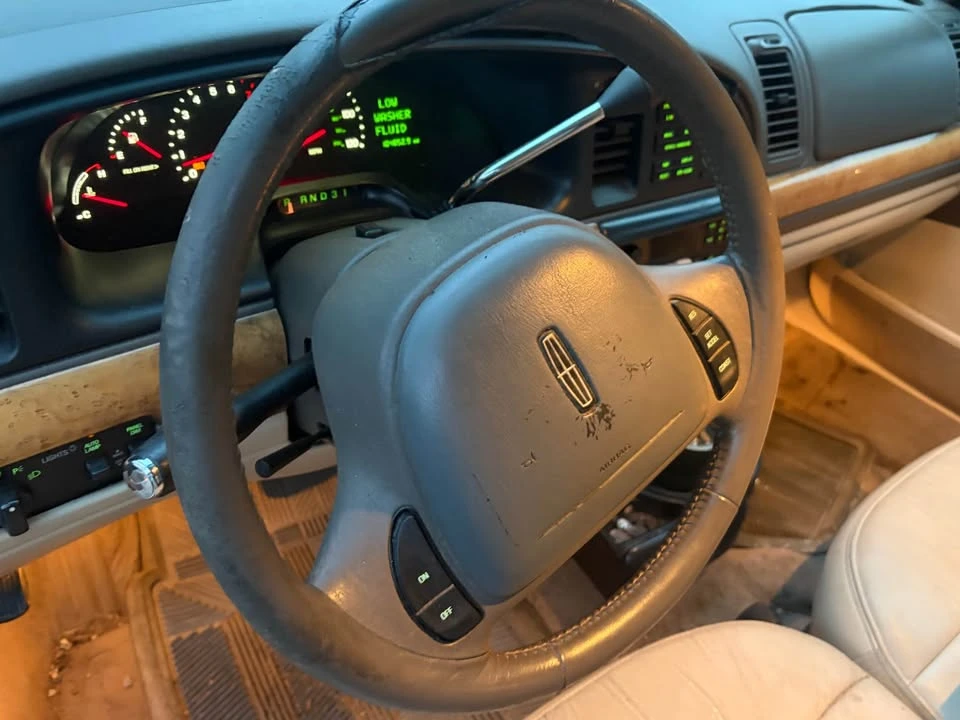 2002 Lincoln Continental 9th Gen - Image 4 of 7
