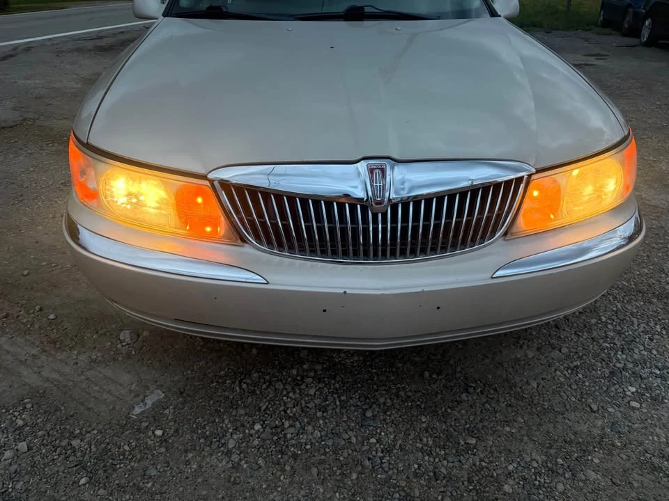 2002 Lincoln Continental 9th Gen - Image 4 of 9