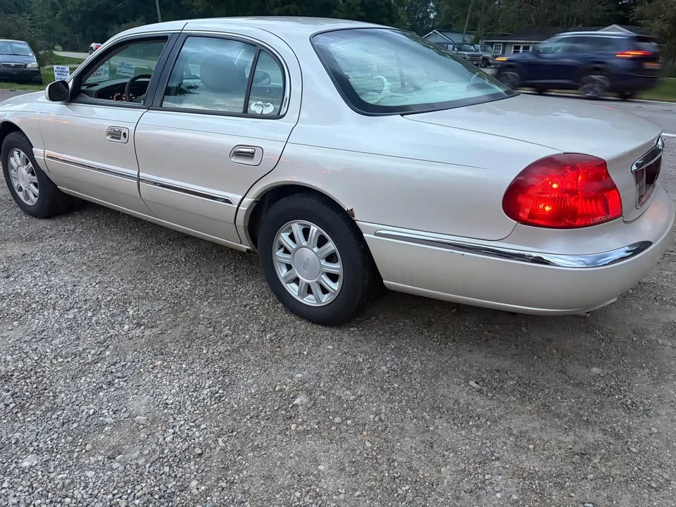 2002 Lincoln Continental 9th Gen - Image 2 of 9
