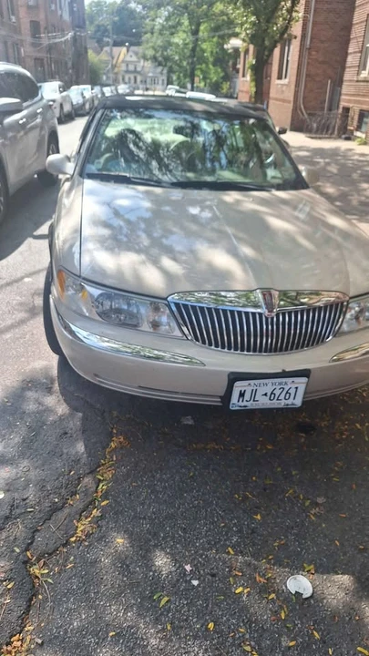 2002 Lincoln Continental 9th Gen - Image 5 of 8