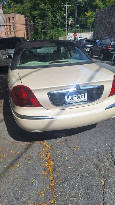 2002 Lincoln Continental 9th Gen - Image 2 of 8