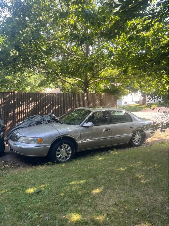 2002 Lincoln Continental 9th Gen - Image 4 of 4