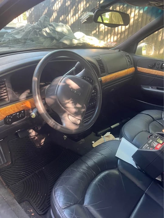 2002 Lincoln Continental 9th Gen - Image 3 of 4
