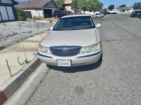 2002 Lincoln Continental Select Sedan 4D