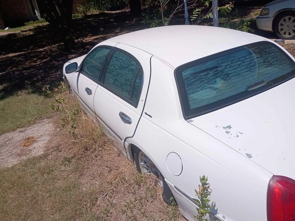 2002 Lincoln Continental 9th Gen - Image 7 of 11