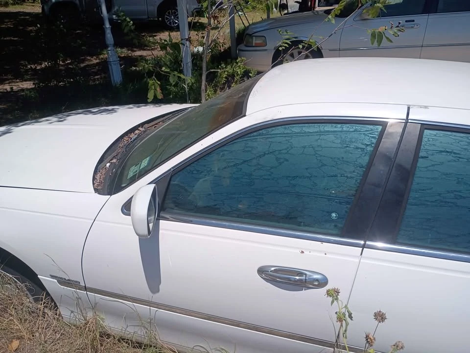 2002 Lincoln Continental 9th Gen - Image 8 of 11