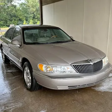 2002 Lincoln Continental Signature Sedan 4D