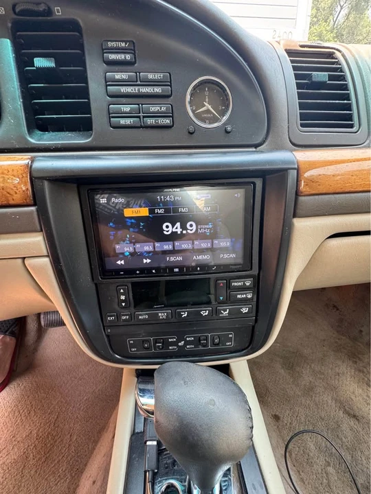 2002 Lincoln Continental 9th Gen - Image 11 of 13