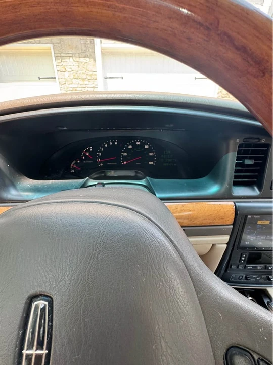 2002 Lincoln Continental 9th Gen - Image 12 of 13