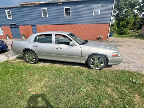 2002 Lincoln Continental Signature Sedan 4D