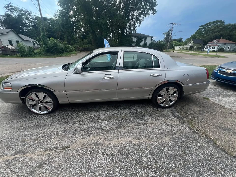 2002 Lincoln Continental 9th Gen - Image 3 of 4