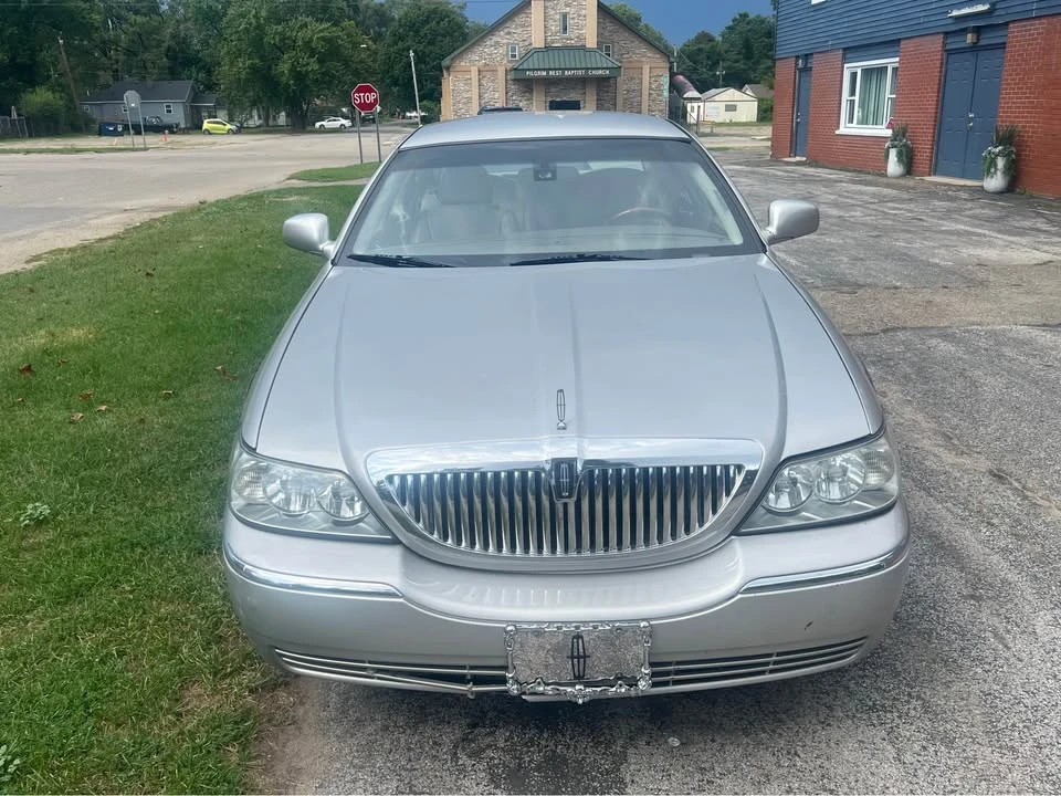 2002 Lincoln Continental 9th Gen - Image 2 of 4