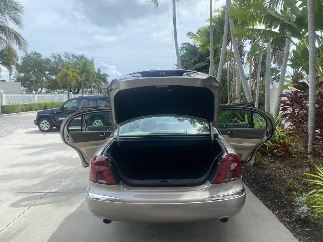 2002 Lincoln Continental 9th Gen - Image 16 of 21