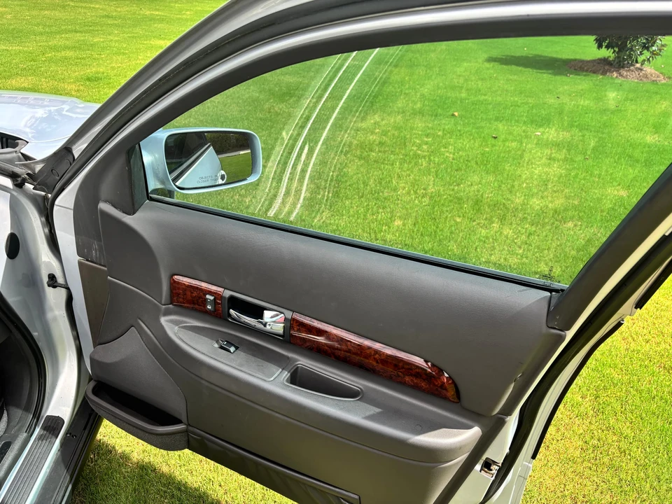 2002 Lincoln LS - Image 24 of 31