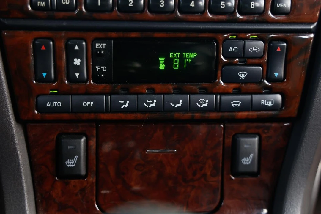 2002 Lincoln LS - Image 30 of 31