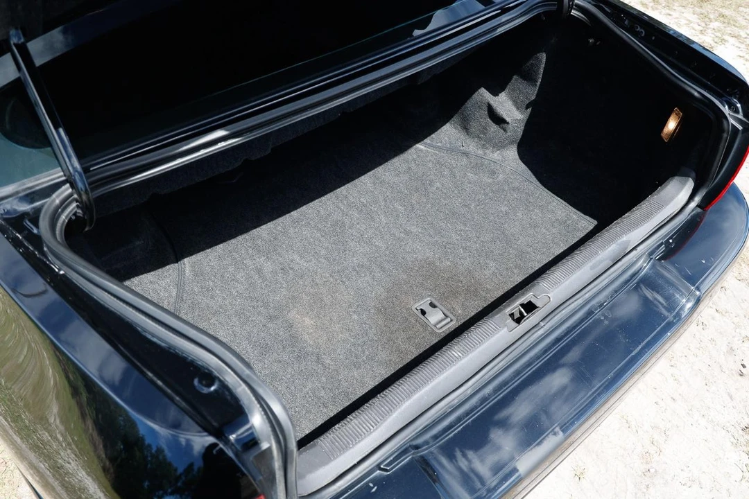 2002 Lincoln LS - Image 23 of 31