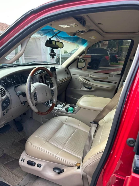 2002 Lincoln Navigator 1st Gen - Image 2 of 8