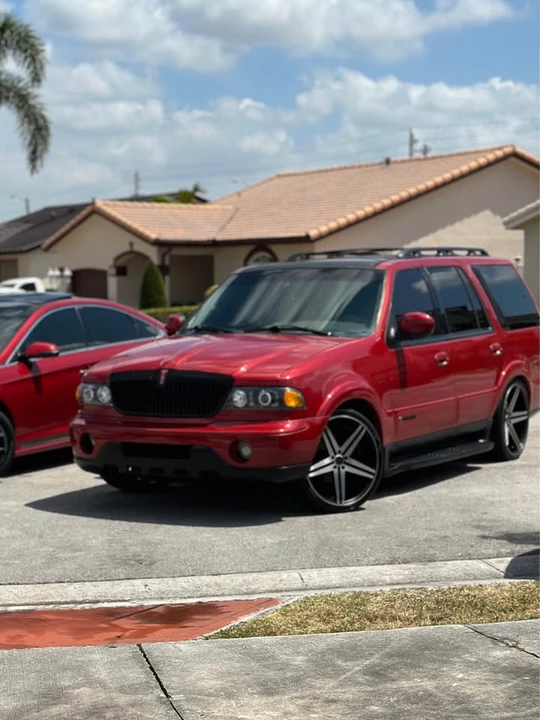 2002 Lincoln Navigator 1st Gen - Image 4 of 8