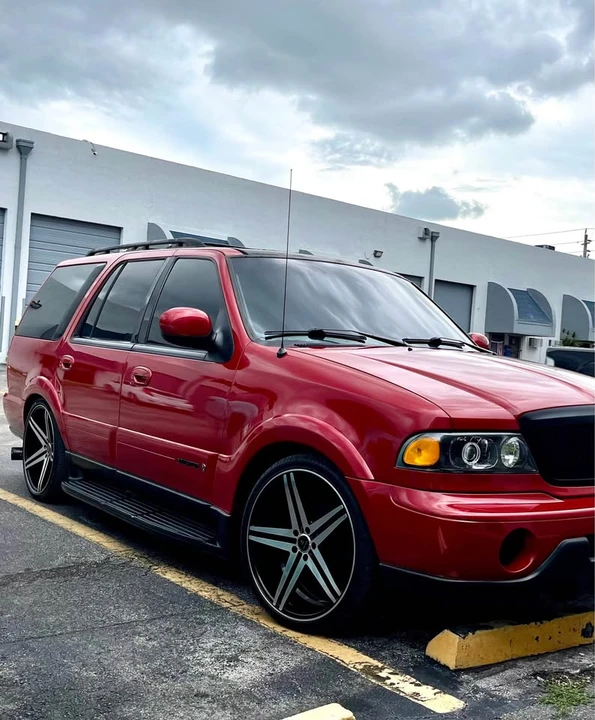 2002 Lincoln Navigator 1st Gen - Image 5 of 8