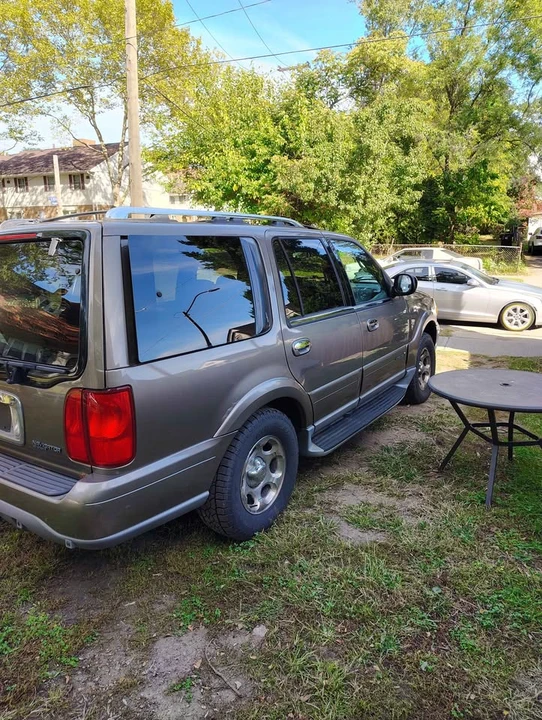 2002 Lincoln Navigator 1st Gen - Image 3 of 7