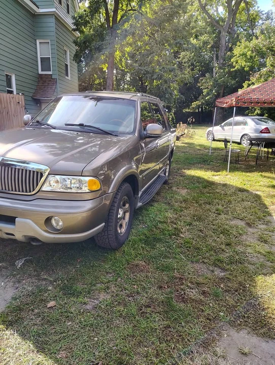 2002 Lincoln Navigator 1st Gen - Image 6 of 7