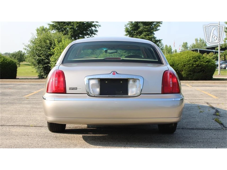 2002 Lincoln Town Car - Image 26 of 31