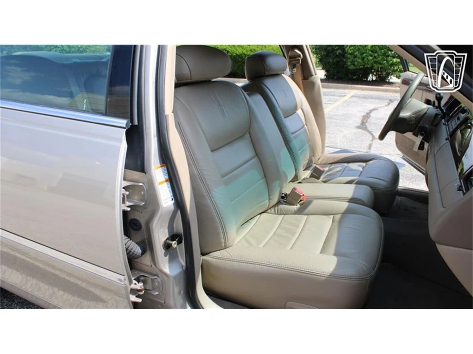 2002 Lincoln Town Car - Image 12 of 31