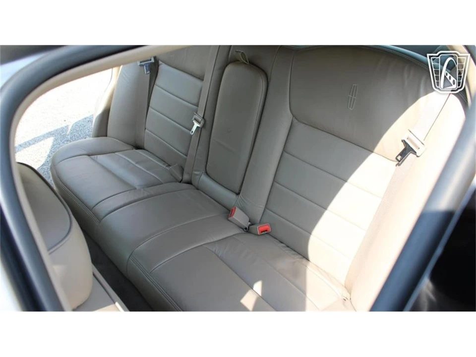 2002 Lincoln Town Car - Image 15 of 31