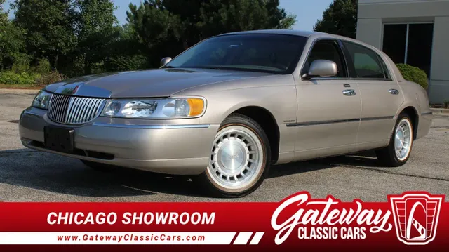 2002 Lincoln Town Car
