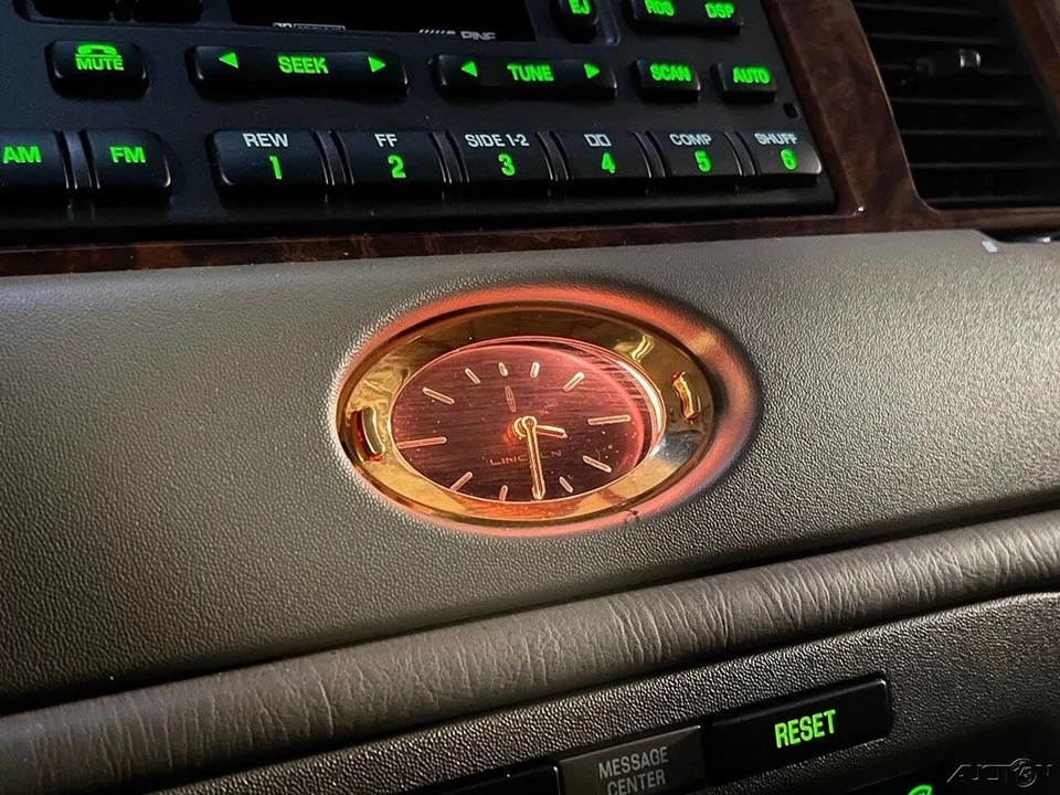 2002 Lincoln Town Car - Image 20 of 21