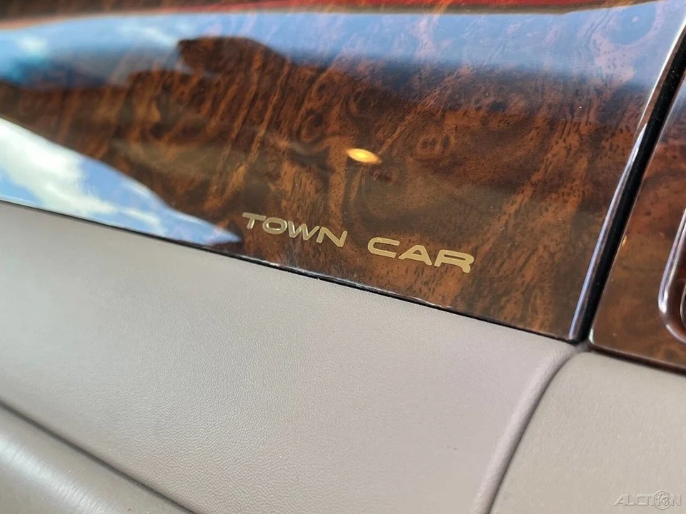 2002 Lincoln Town Car - Image 21 of 21