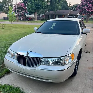 2002 Lincoln Town Car Cartier Designer Sedan 4D