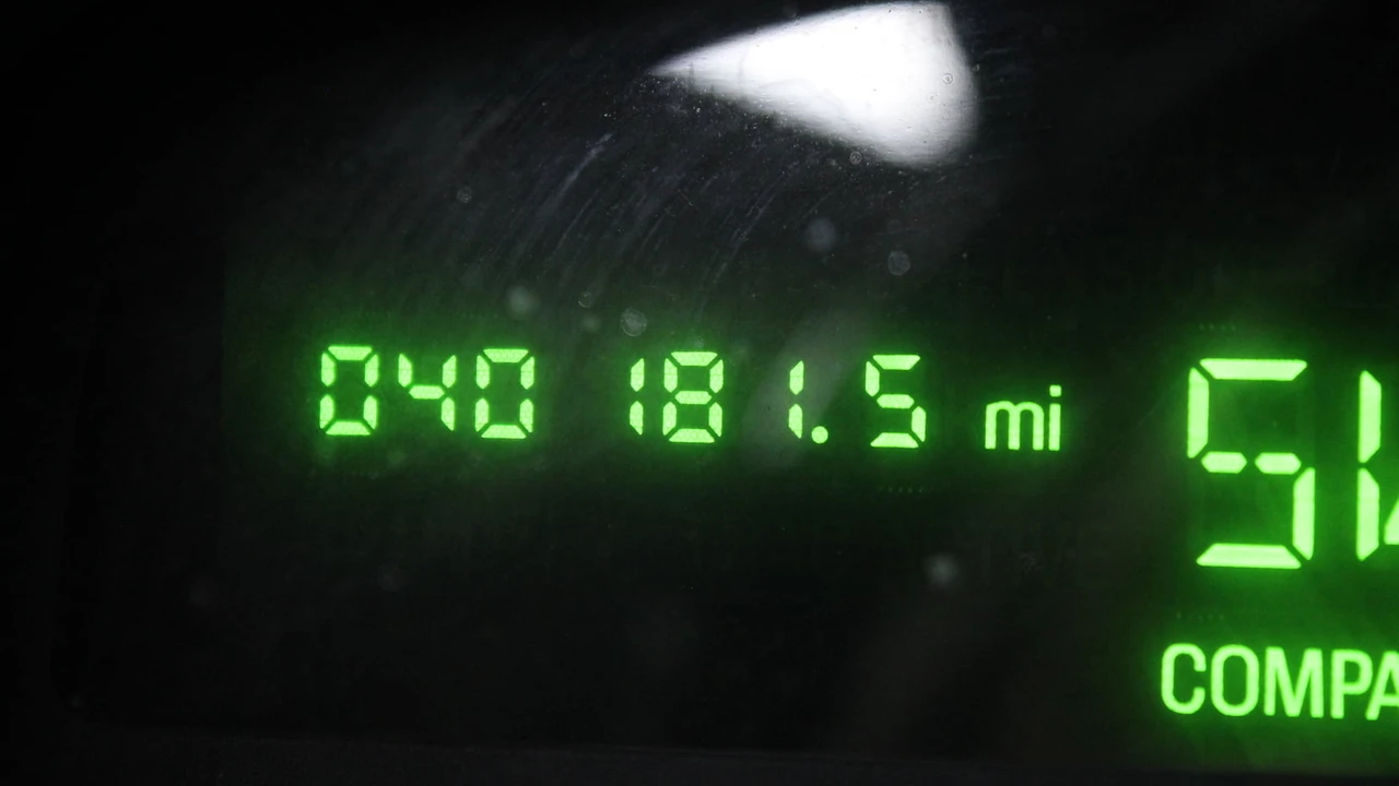 2002 Lincoln Town Car - Image 14 of 31