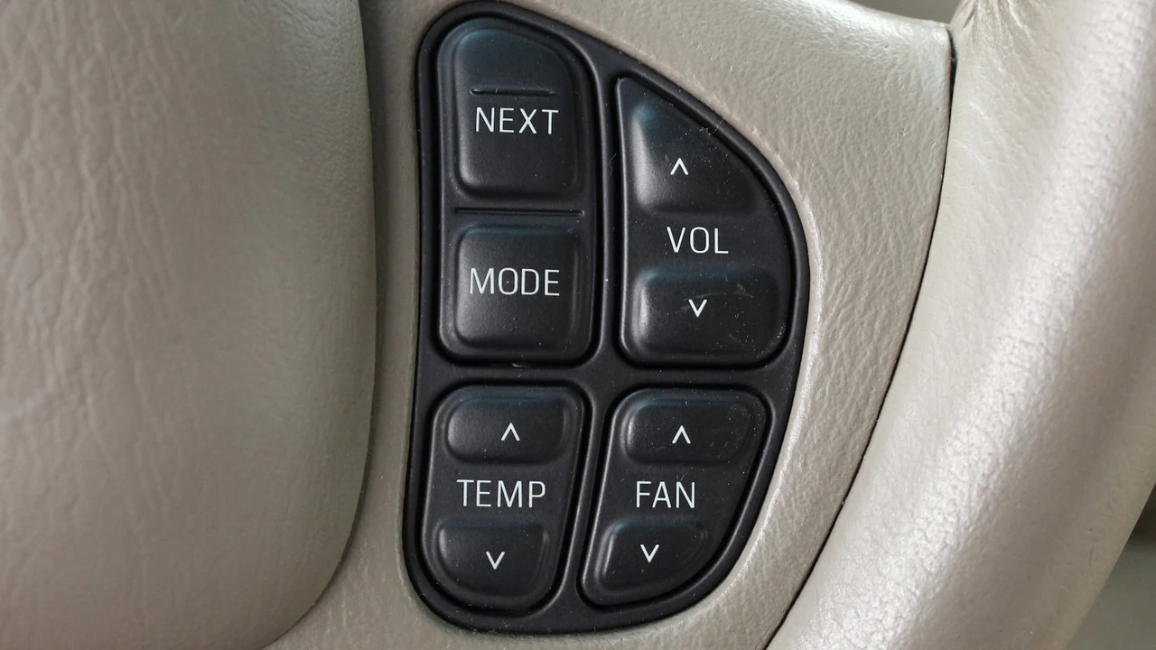 2002 Lincoln Town Car - Image 22 of 31