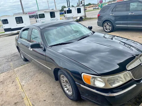 2002 Lincoln Town Car Cartier L Sedan 4D