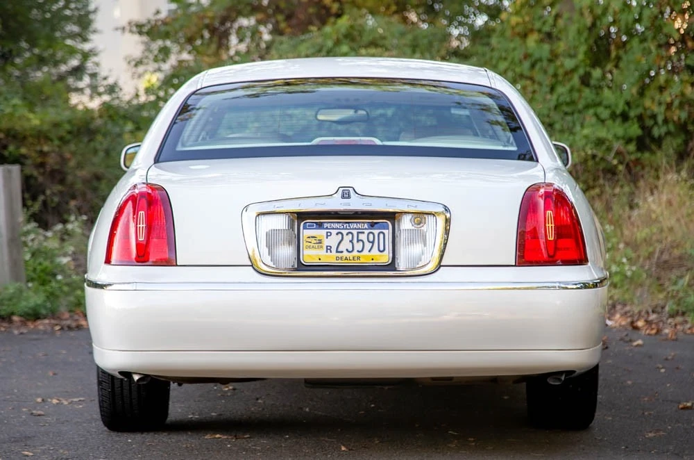 2002 Lincoln Town Car - Image 12 of 19