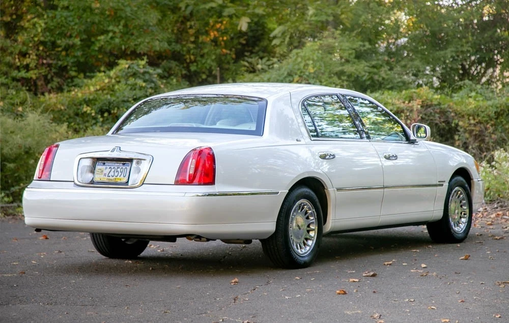 2002 Lincoln Town Car - Image 4 of 19