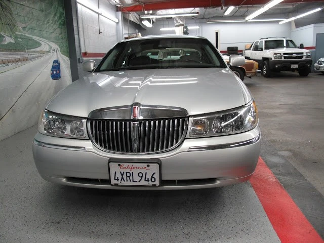 2002 Lincoln Town Car - Image 20 of 21