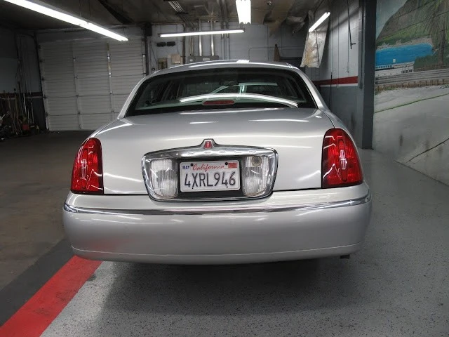 2002 Lincoln Town Car - Image 16 of 21