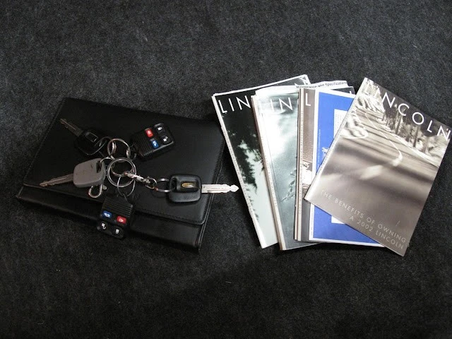 2002 Lincoln Town Car - Image 4 of 21
