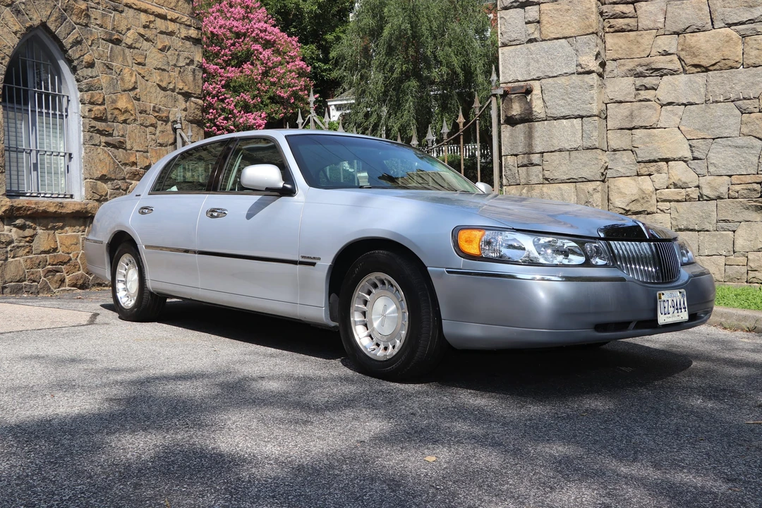 2002 Lincoln Town Car - Image 29 of 31