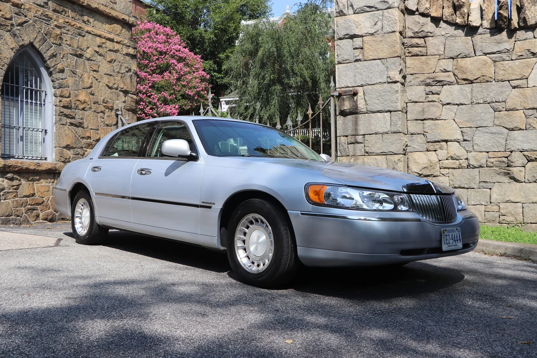 2002 Lincoln Town Car - Image 30 of 31