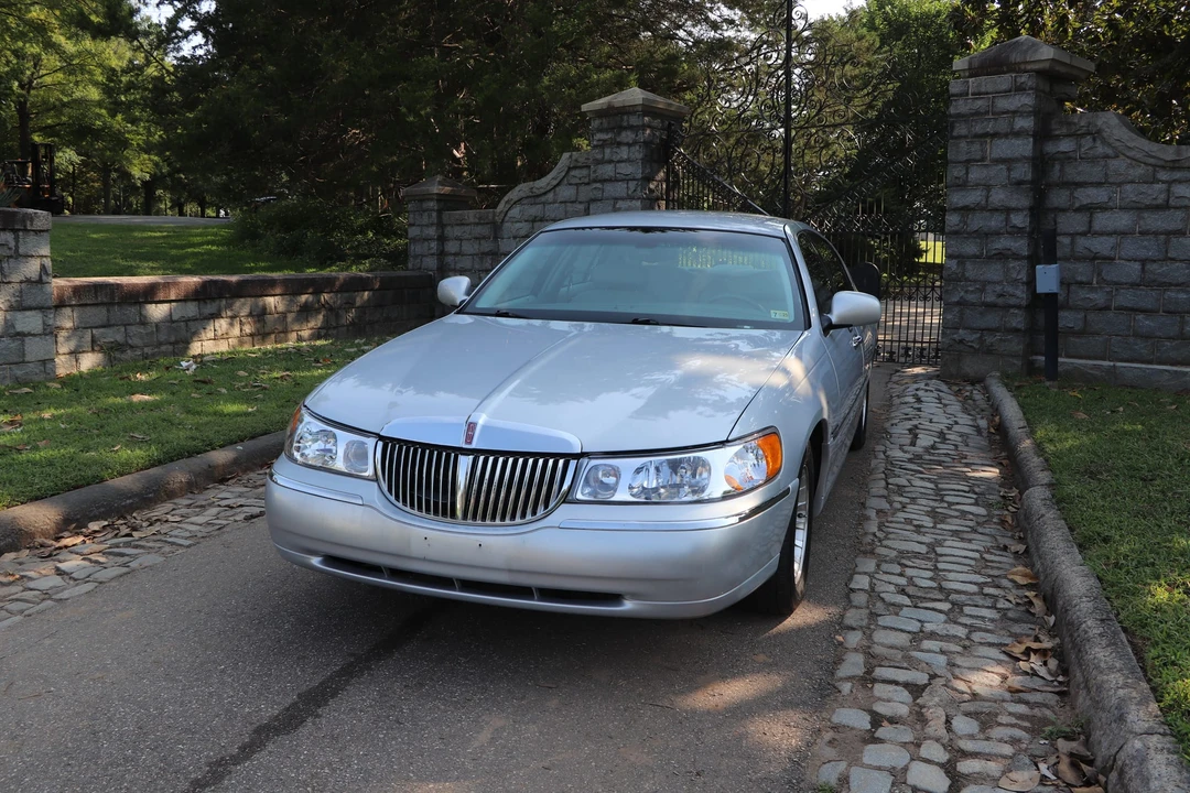 2002 Lincoln Town Car - Image 26 of 31