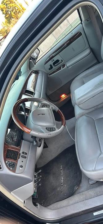 2002 Lincoln Town Car - Image 5 of 11